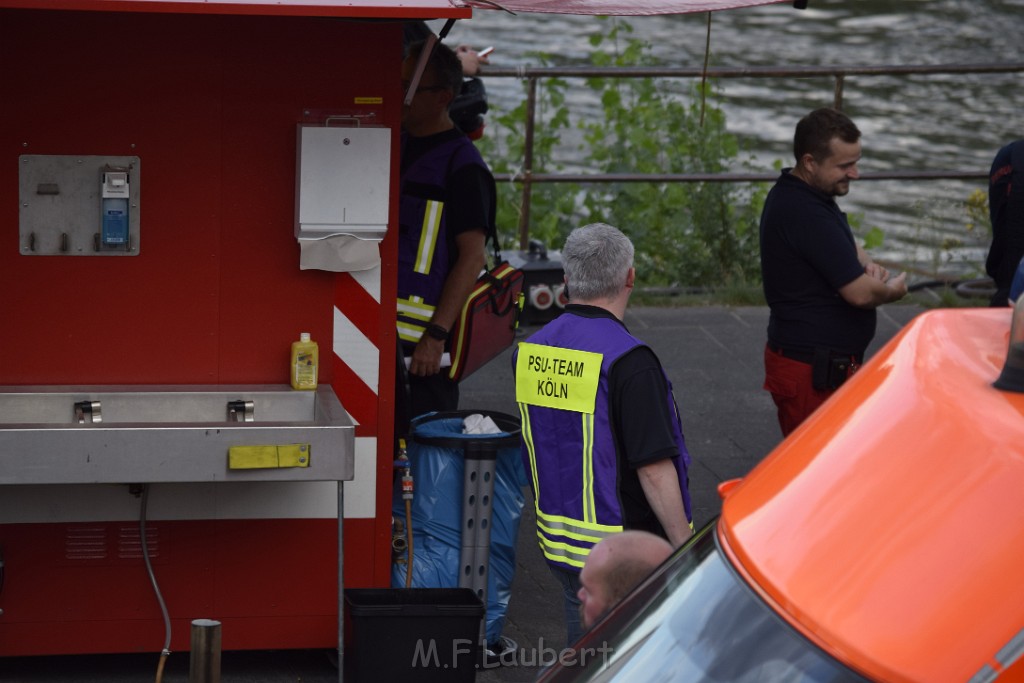 Koelner Seilbahn Gondel blieb haengen Koeln Linksrheinisch P683.JPG - Miklos Laubert